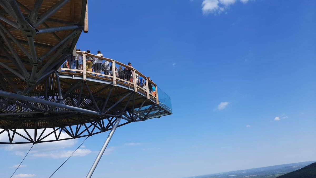 Świeradów-Zdrój. Wielki sukces Sky Walk. Pierwszy weekend przyciągnął tłumy