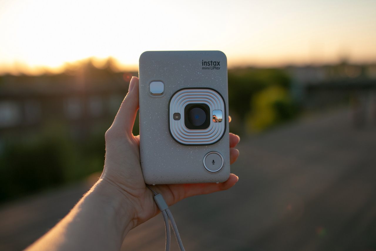 Instax mini LiPlay - stylowy towarzysz imprez