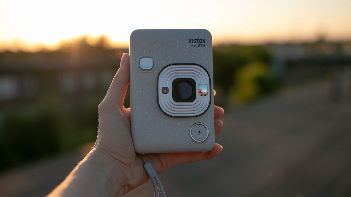Instax mini LiPlay - stylowy towarzysz imprez 1