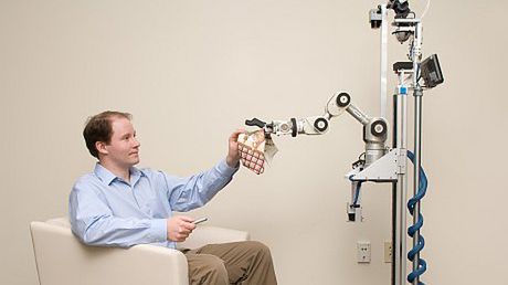 El-E przyniesie Ci wszystko co jej wskażesz 1