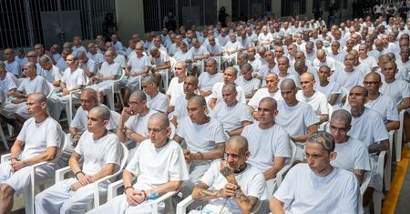 Tak sądzą bandytów. Niewiarygodne zdjęcia z Salwadoru