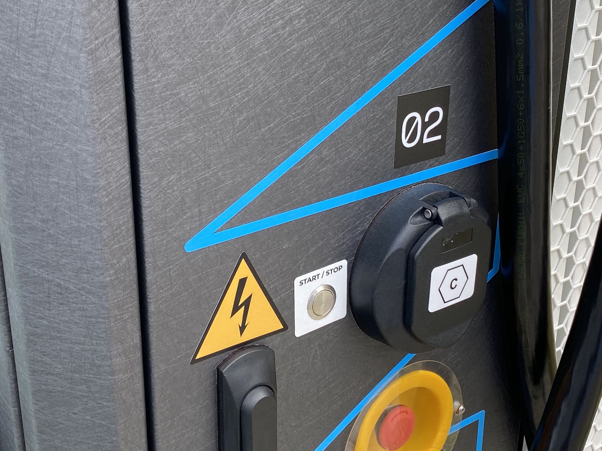 Otwarcie stacji ładowania Powerdot na parkingu Biedronki przy ul. Pałacowej w Warszawie