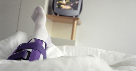 Kuriozum w szpitalu. Zwolenników TVP i TVN umieszczono na jednej sali