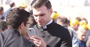 Jestem agentem Tajnej Służby Jego Świętobliwości i wykładam karty na stół, czyli o smartfonach i aplikacjach w Kościele