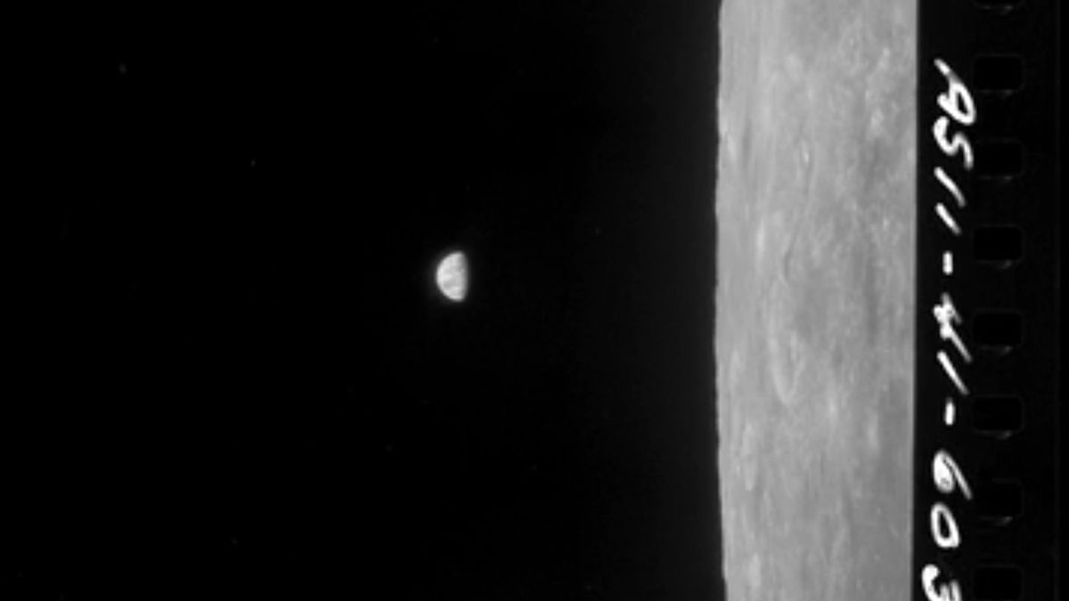 Zdjęcia z misji Apollo 11 przedstawiają pierwszy wschód Ziemi, który zobaczyli astronauci.