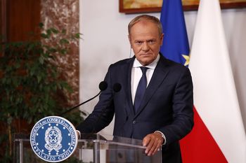PiS chce zakazać kryptowalut. Tusk odpowiada: od ściany do ściany