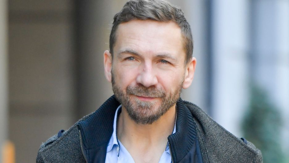 Przemek Kossakowski postanowił odwiedzić barbera w Albanii