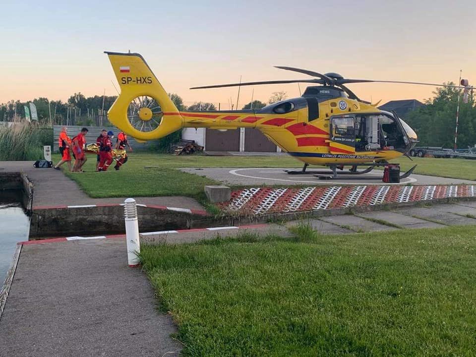 Legionowscy ratownicy wodni uczestniczyli w sobotę wieczorem w akcji na Jeziorze Zegrzyńskim. Młody mężczyzna został poszkodowany w wypadku na wodzie. Jego łódź rozpadła się na kawałki