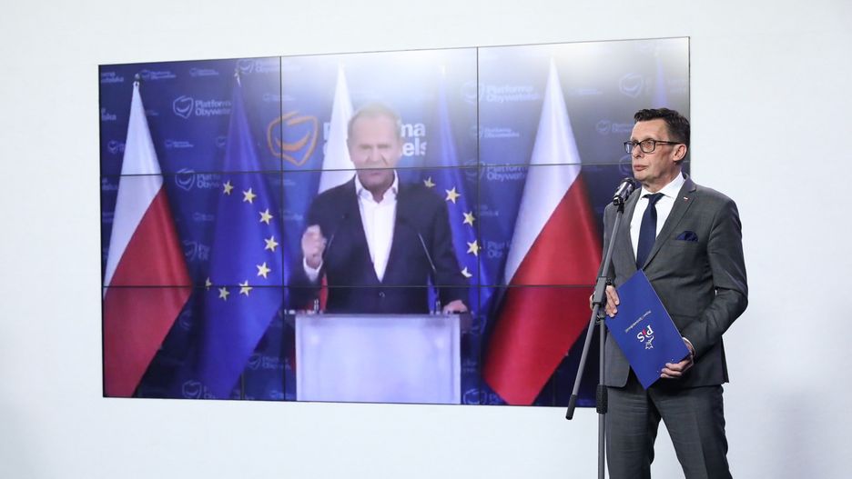 Poseł PiS Marek Ast na konferencji prasowej w Warszawie