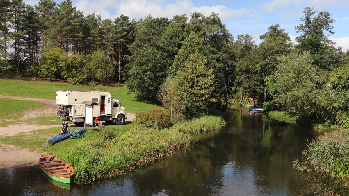 działka rzeka kamper wakacje kajak