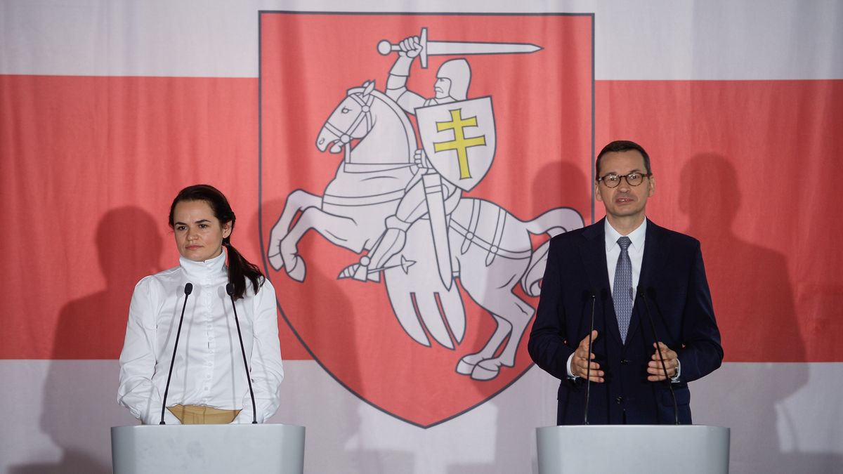 Mateusz Morawiecki ze Swietłaną Cichanouską na Uniwersytecie Warszawskim. (Photo by Omar Marques/Getty Images)