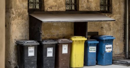 Rada Warszawy nie zajmie się opłatami za śmieci. Będą ponownie przeliczone