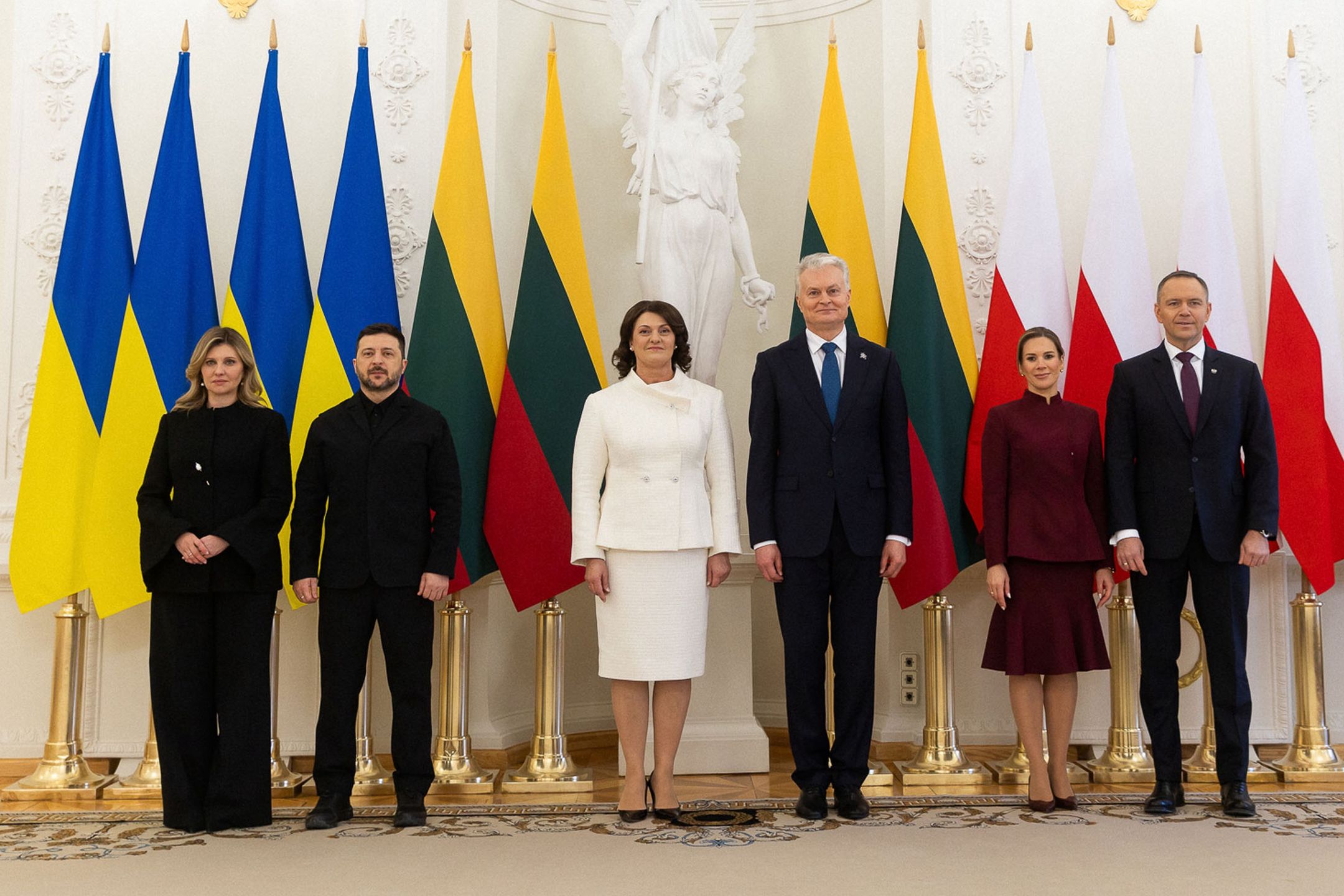 Wspólne zdjęcie par prezydenckich w Wilnie