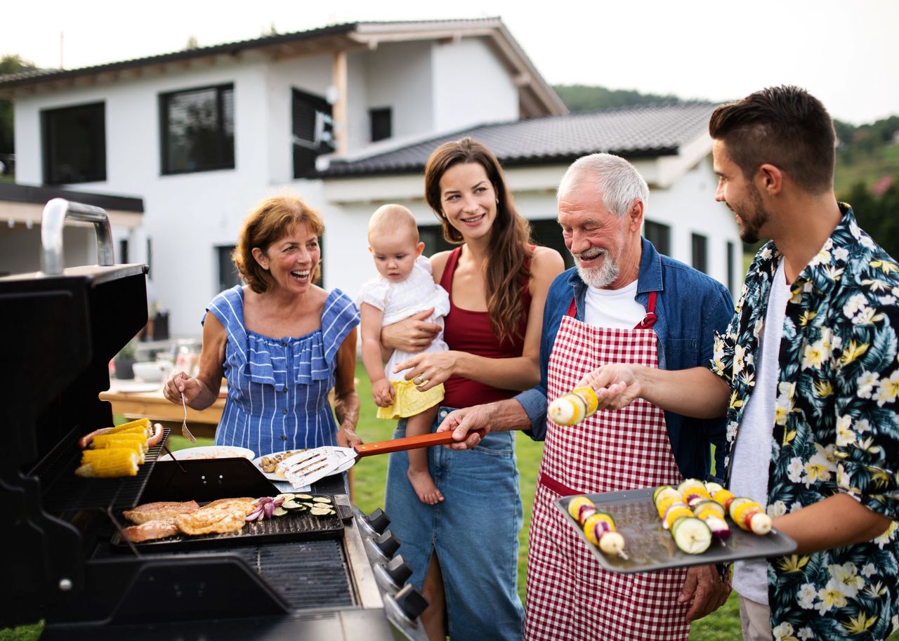 Top 5 grilli gazowych na letnie spotkania. Sezon grillowy w pełni