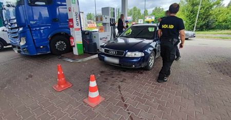 Wjechali na stację paliw. Świadek, widząc, w jakim są stanie, od razu zareagował