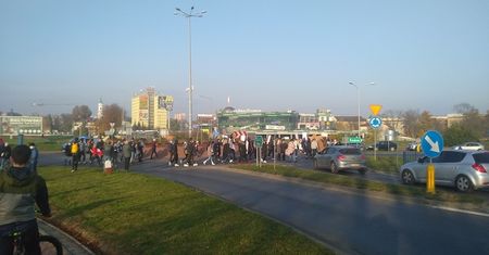 Trwa protest kobiet. Komunikacyjny paraliż miasta [Fotogaleria]