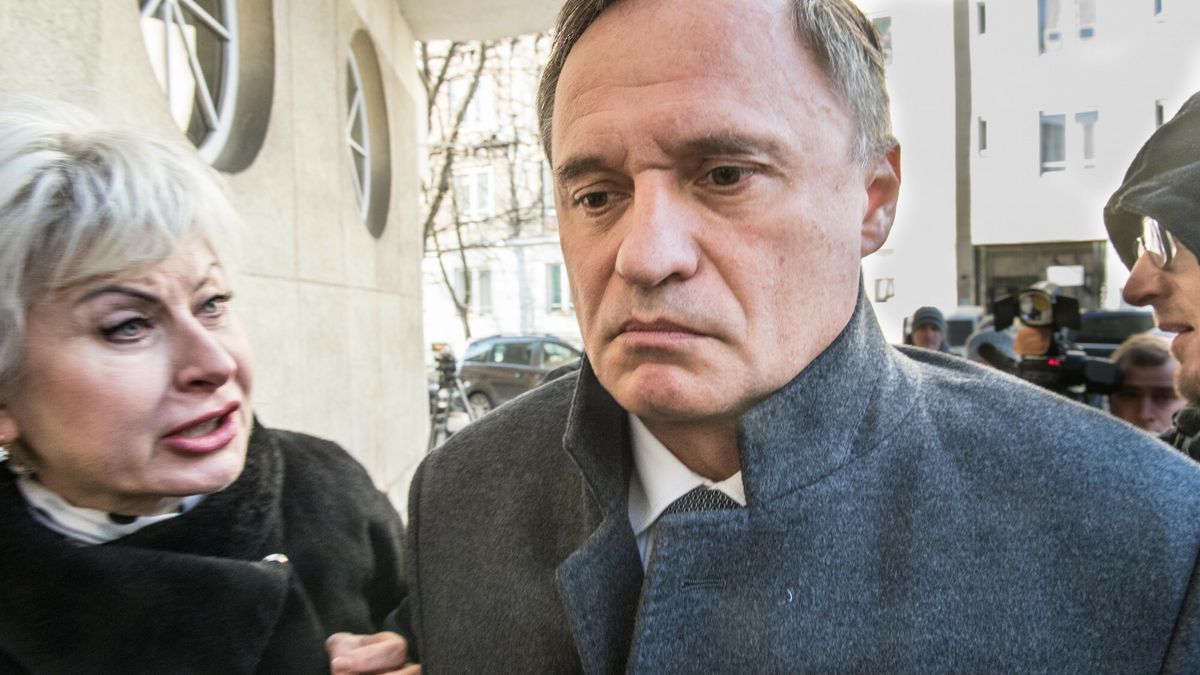 Leszek Czarnecki ma problem. Inwestorzy ewakuują się z jego okrętu.