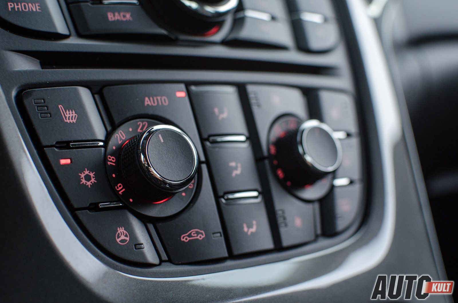 Opel Astra Tourer 1,4 Turbo LPGTEC Enjoy vs. Opel Astra Sedan 1,7 CDTI Business - test [galeria] 36