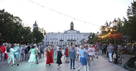 Przedostatnia Potańcówka na Starówce za nami! Zobaczcie jak bawili się Płocczanie