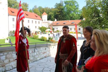 Małopolska: Juromania nad Prądnikiem w Ojcowie i Pieskowej Skale. Królowie, rycerze, mnisi, rabusie w filmowych rolach historycznych i legendarnych
