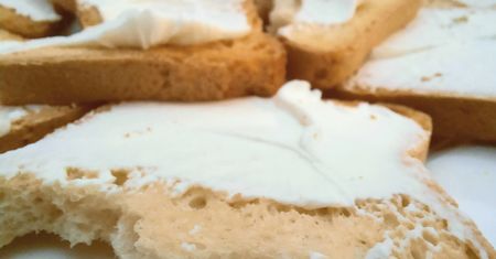 Produkty, których nie wolno wkładać do mikrofali. Sprawdź dlaczego