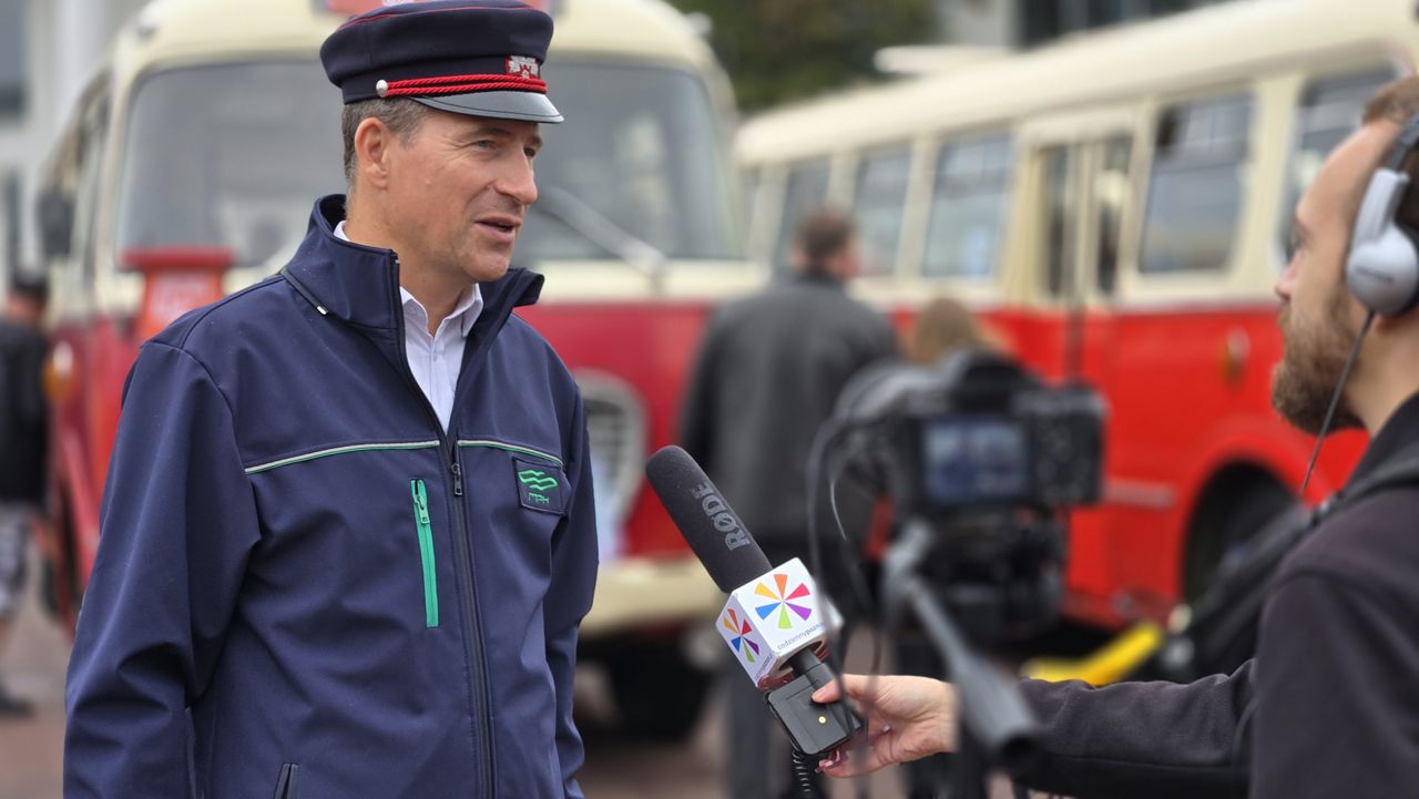 Poznań świętował 100-lecie komunikacji autobusowej. Wielka parada pojazdów zachwyciła mieszkańców