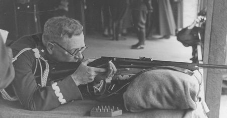 Hitler defilował w Warszawie. Poruszające, co robił wtedy generał Kleeberg