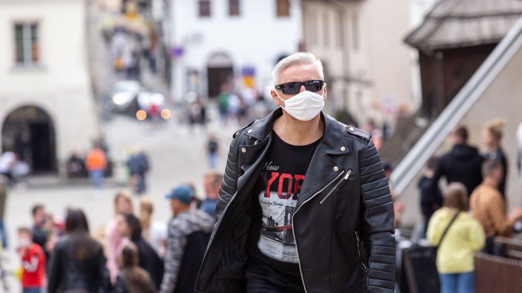 Obowiązkowe maseczki to element naszej rzeczywistości