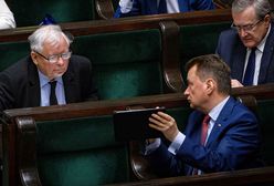 Najnowszy sondaż. Traci Andrzej Duda, traci PiS. Partia Jarosława Kaczyńskiego i tak liderem