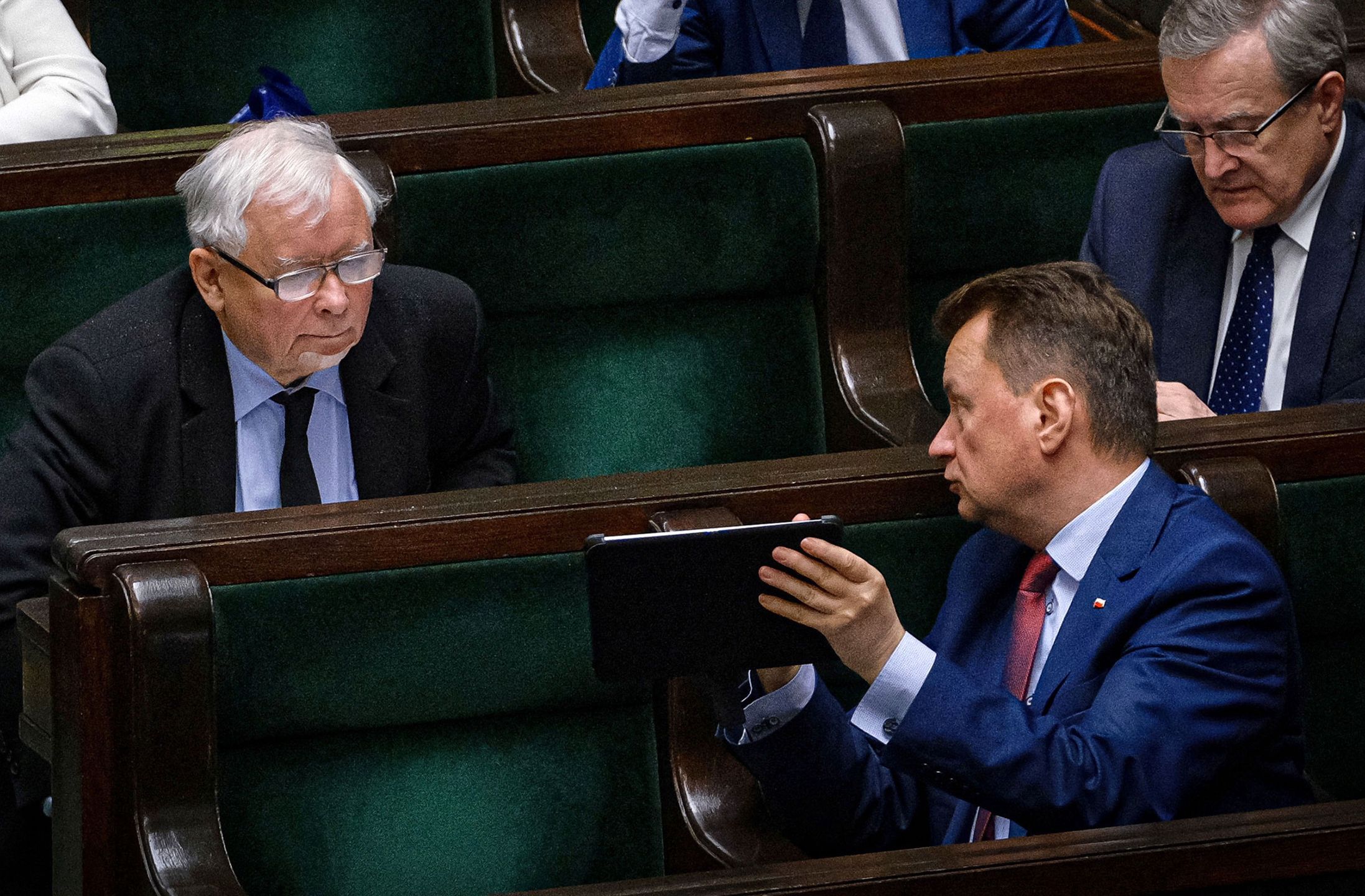 Najnowszy sondaż. Traci Andrzej Duda, traci PiS. Partia Jarosława Kaczyńskiego i tak liderem