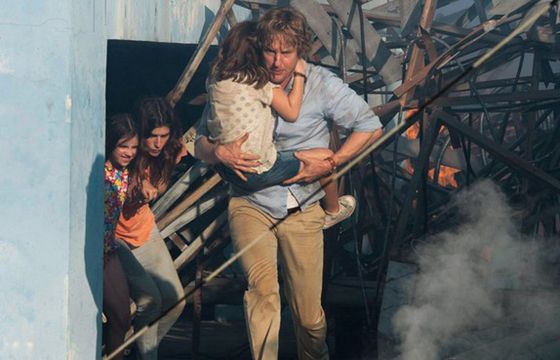 Owen Wilson i Lake Bell w filmie "No Escape"