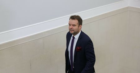 "Zaniepokojenie inicjatywą". Bochenek o kulisach narady PiS