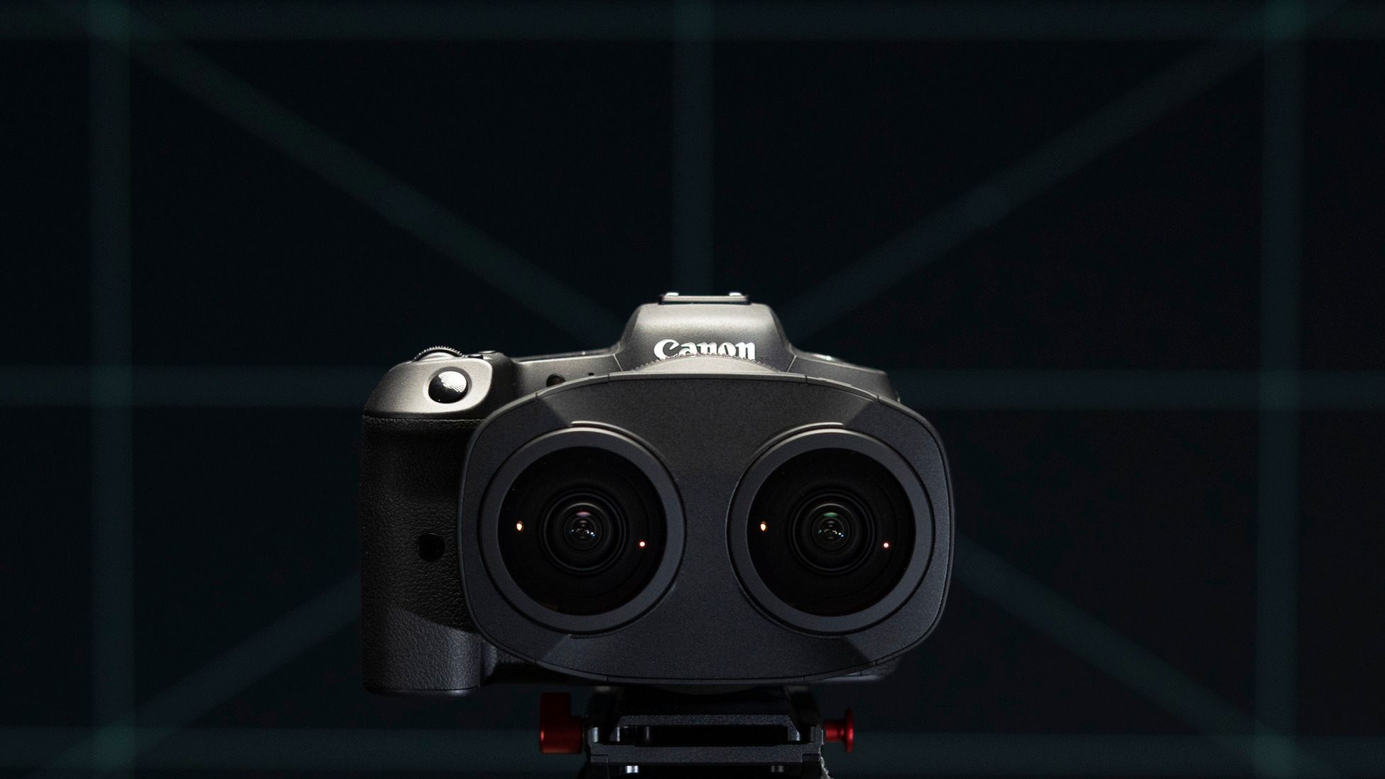 Canon RF 5.2 mm f/2.8L Dual Fisheye to specjalny podwójny obiektyw do VR 2
