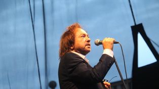 Krotoszyn: Koncert Mietka Szcześniaka. Zaśpiewała z nim 14-letnia dziewczyna