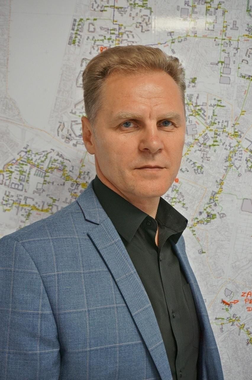 Marek Goluch, Lubelskie Przedsiębiorstwo Energetyki  CieplnejOszczędności: 308 tys. zł, 80 tys. USDDom: 201,3 mkw o wartości 1,2 mln zł, mieszkanie: 73,1 mkw – 550 tys. zł, działka rolna 4 475 mkw – wartość 2,4 mln zł, działka rolna o pow. 2,97 ha i wartości 880 tys. zł, siedlisko rolne: 5,27 ha oraz 1/2 domu drewnianego o pow. 70 mkw – wartość 40 tys. zł. Działka o pow. 2 119 mkw – 400 tys. zł, 1/2 działki o pow. 239 mkw – 15 tys. zł, udział w garażu wielostanowiskowym – 35 tys. złDochody: LPEC – 336 267,18 zł, emerytura – 124 939,92 zł, najem mieszkania – 34 800 zł, umowy zlecenia z Politechniką Lubelską – 1 920 złSamochody: kia niro (2022) bmw X3 (2023) lexus CT200h (2018)Kredyty: brak