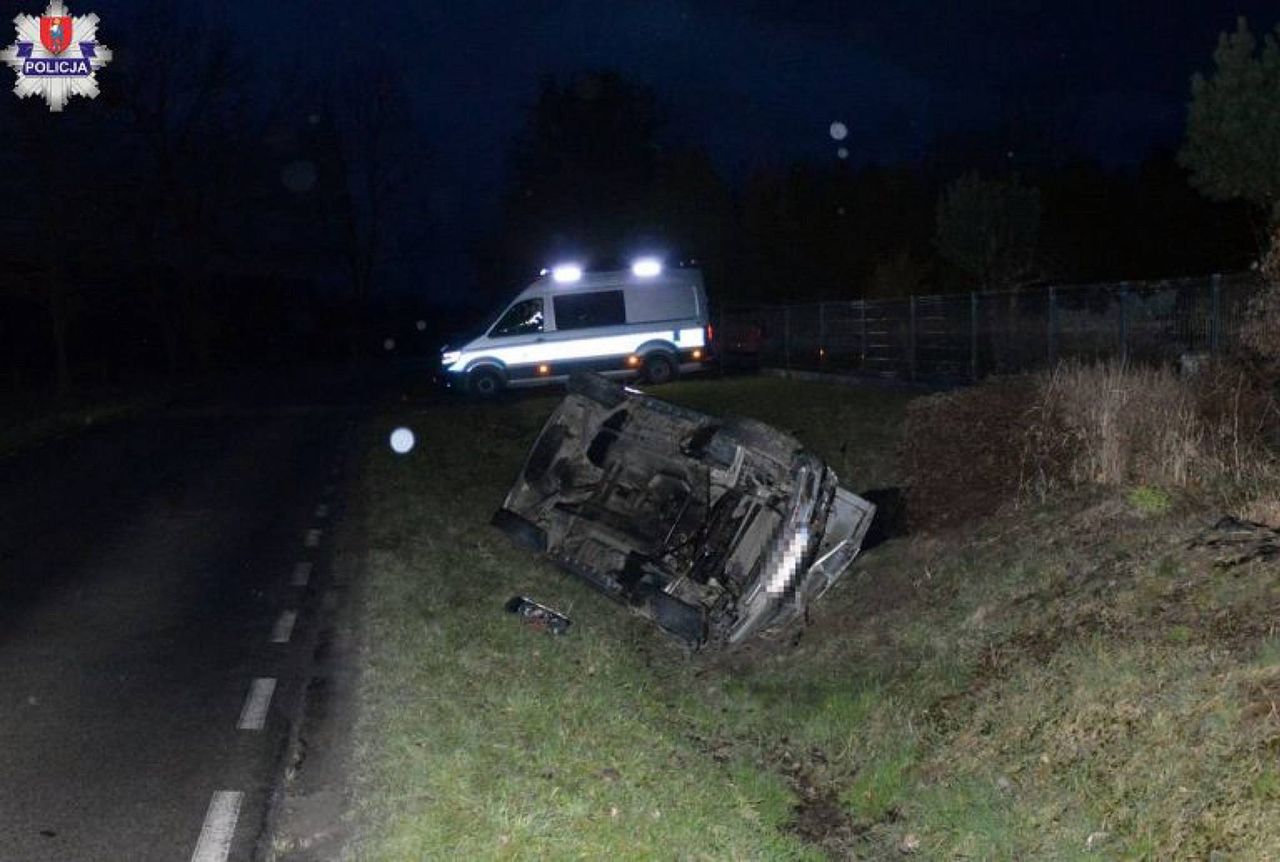 18-latek w BMW nie wyrobił się na zakręcie. W aucie były 4 osoby