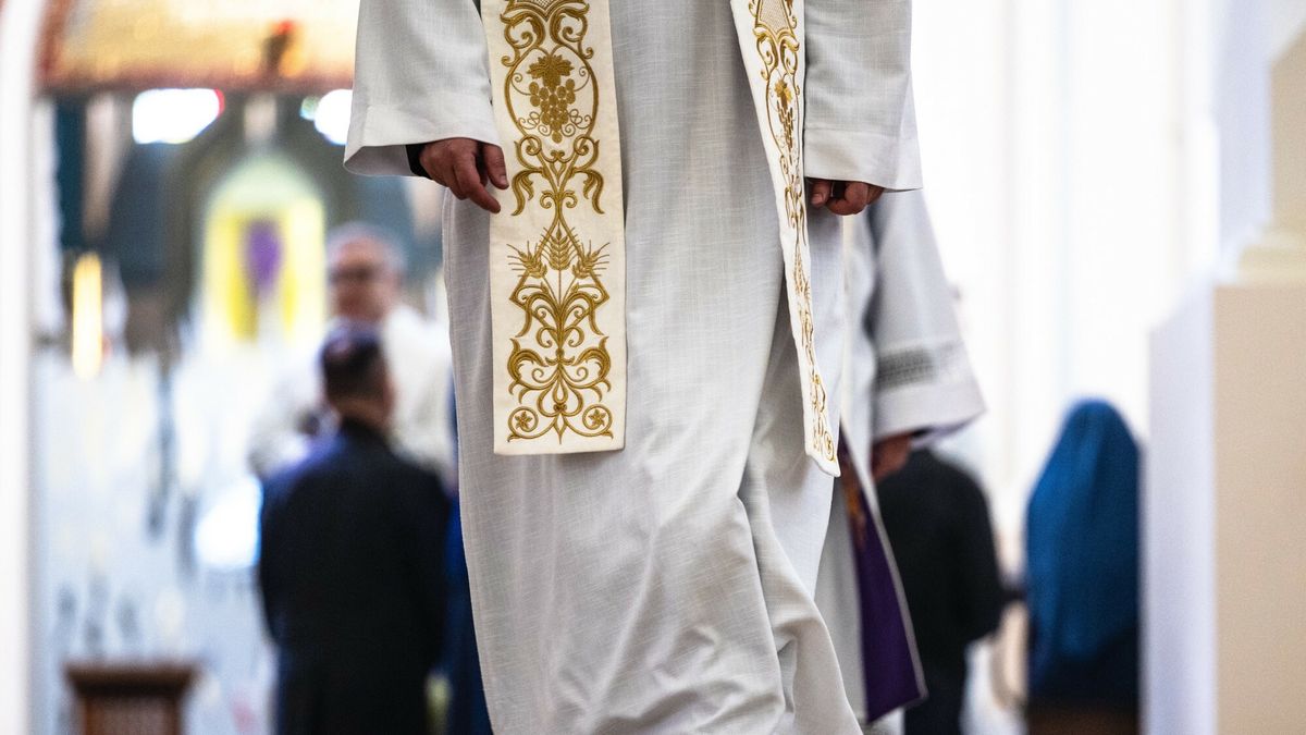 Stock Karol Porwich
Fot. Karol Porwich/East News, Czestochowa, 17.04.2025. Ksiadz idzie - zdjecie ilustracyjne.
Karol Porwich