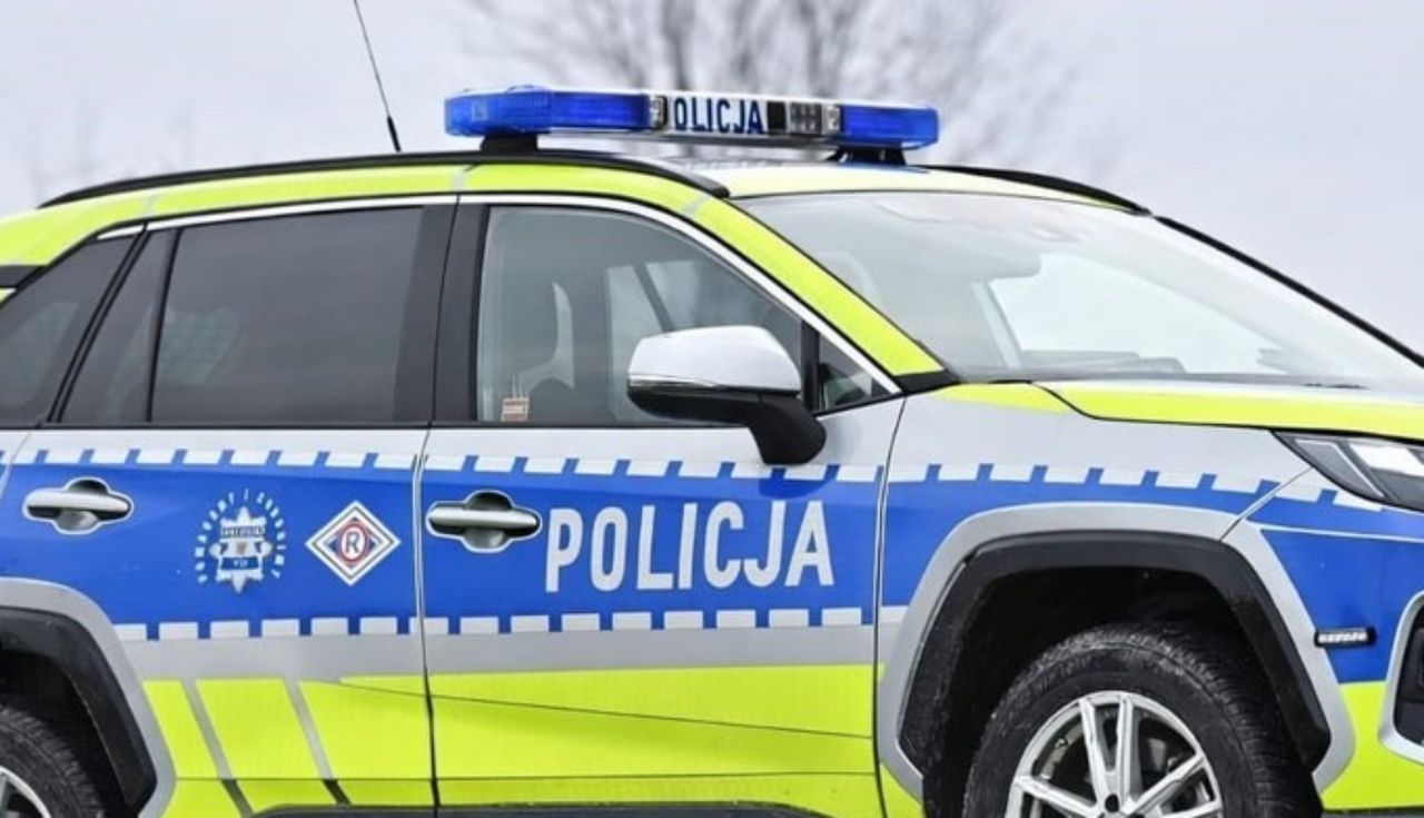 Taki widok na śniegu. Natychmiast zatrzymali radiowóz