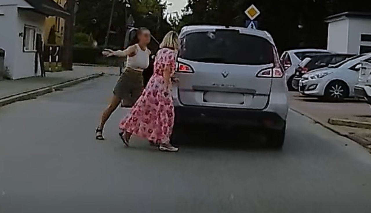 Dwie kobiety nagrane. Sceny w Koluszkach. Teraz każdy zobaczy