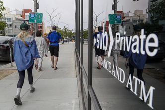 "Nie chcecie wiedzieć, jak banki robią kiełbasę". Mocne słowa eksperta