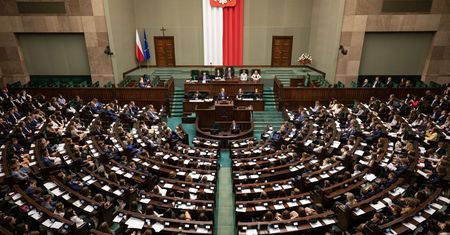 Dobre życie posła. Dodatki mieszkaniowe, zwroty za paliwo. "Problemem rozliczenia"