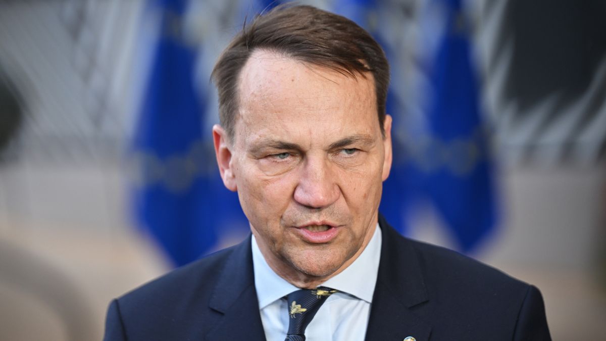 BRUSSELS, BELGIUM - MAY 20: Polish Foreign Minister Radoslav Sikorski attends the European Union Foreign Affairs Council, chaired by EU High Representative for Foreign Affairs and Security Policy, Kaja Kallas in Brussels, Belgium on May 20, 2025. (Photo by Dursun Aydemir/Anadolu via Getty Images)
