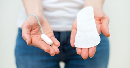 Ubóstwo menstruacyjne. Szkocja wprowadzi darmowe podpaski i tampony
