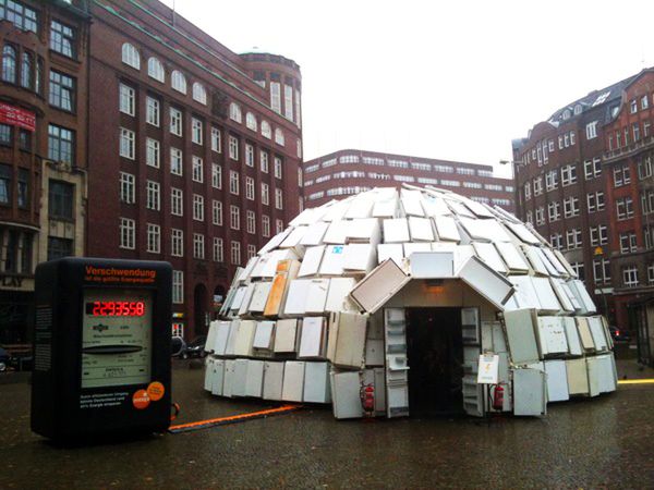 Potężne igloo stworzone z 322 lodówek 1