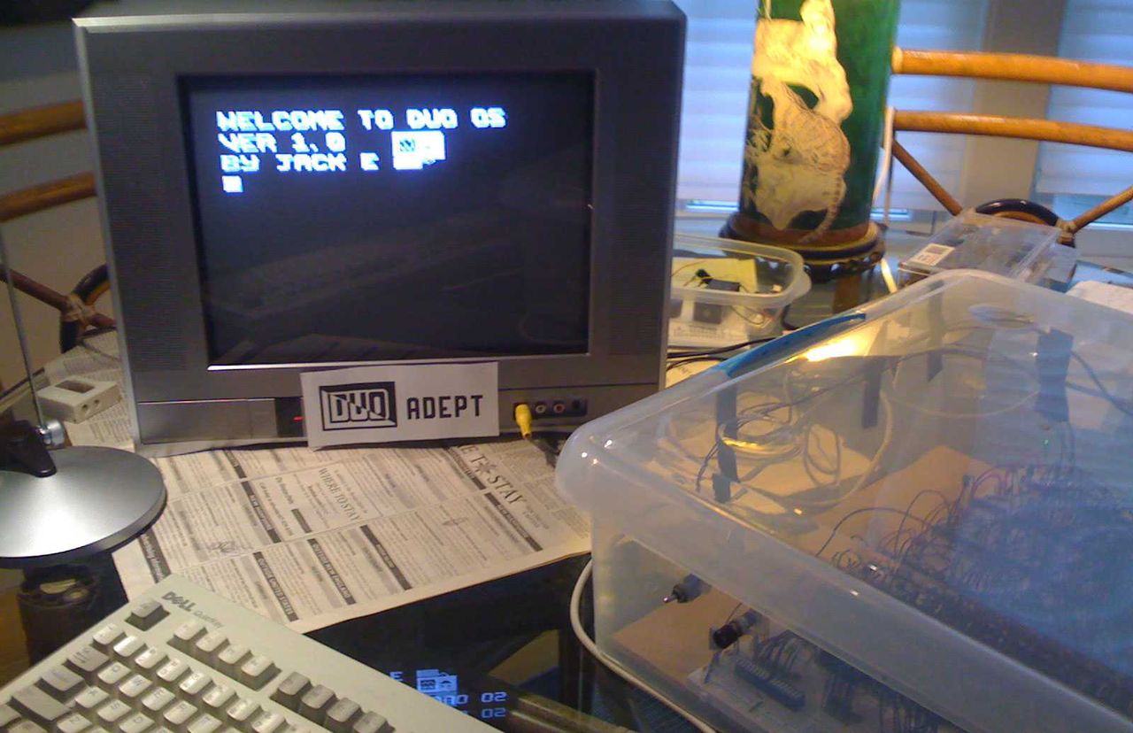 Nastolatek zbudował od podstaw 8-bitowy komputer. Zobacz wideo