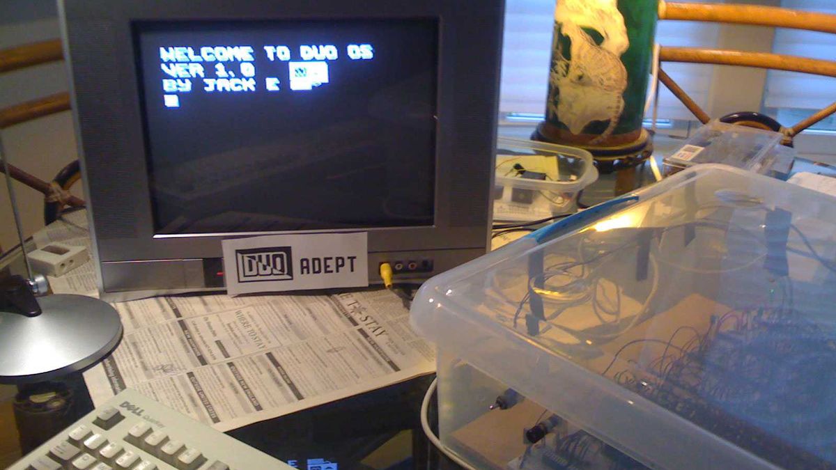 Nastolatek zbudował od podstaw 8-bitowy komputer. Zobacz wideo 1