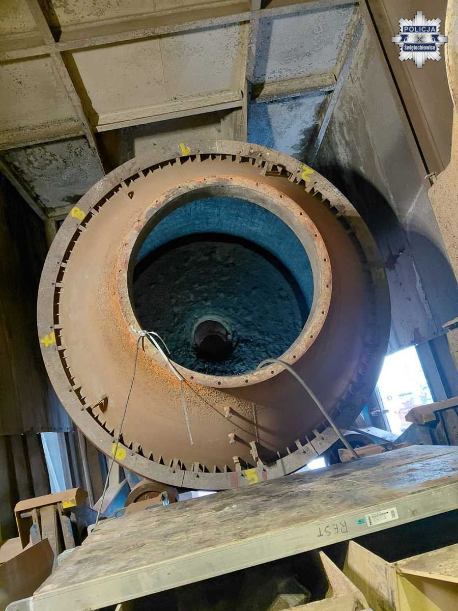 Sekundy decydowały o życiu. Dramatyczny wypadek przy demontażu pieca w Świętochłowicach