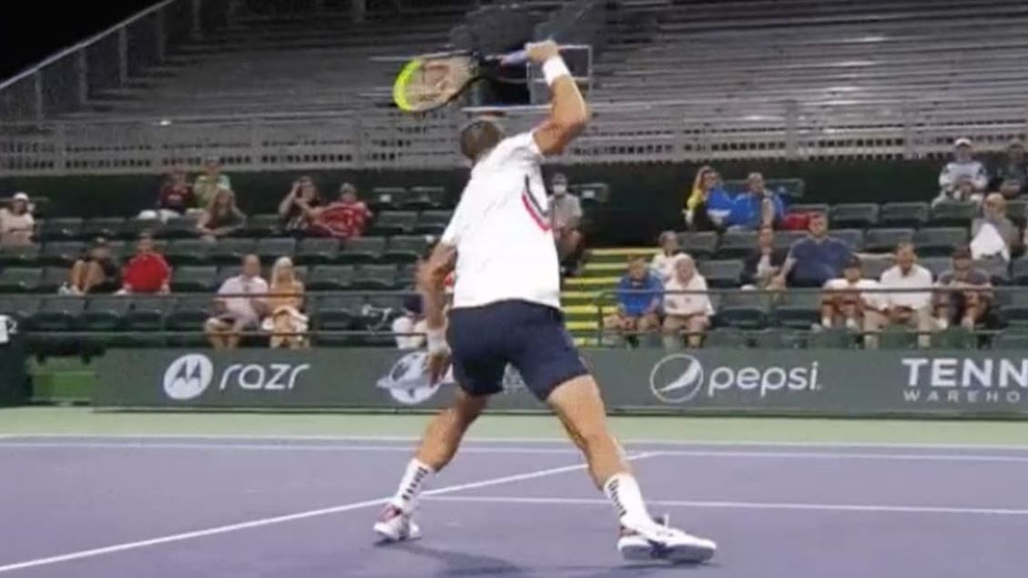 Rozwścieczony Vasek Pospisil (twitter.com/tennis_gifs)