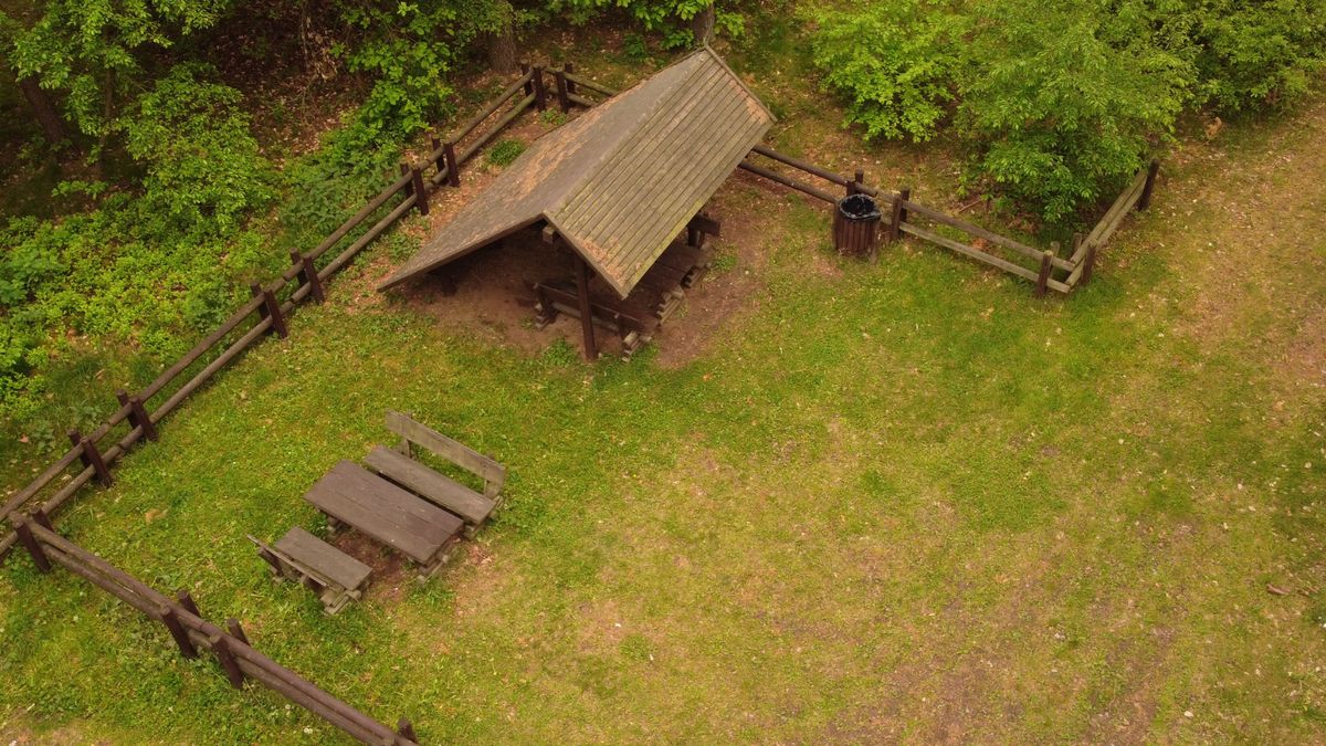 Zostawił auto na parkingu
