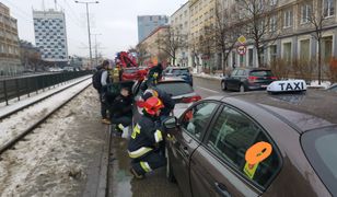 Taksówka uderzyła w auto posła Lewicy. Polityk pomógł rannemu dziecku